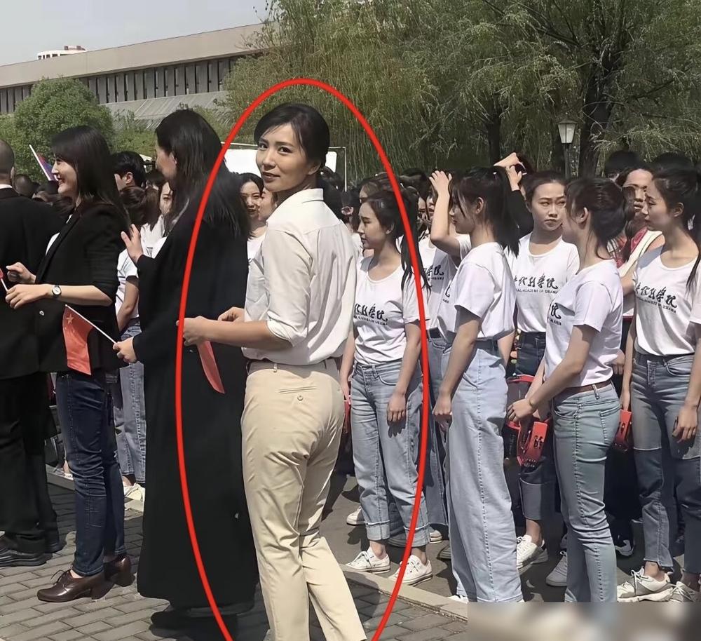 45岁的陈好路透生图疯传，状态好到离谱，可谁能想到，当年那个红遍全亚洲的“万人迷