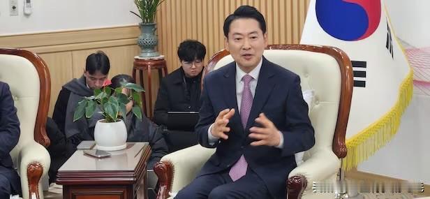 14日韩国国民力量党党首张东赫明确表态，对于党内伦理委员会开除前党代表韩东勋党籍