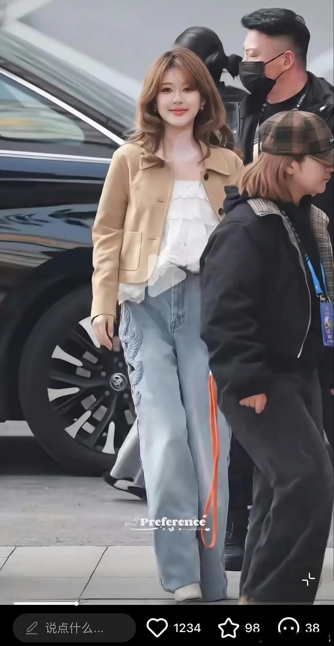 世界上最会穿牛仔裤的女人来了能把普通的牛仔裤穿的这么婀娜多姿