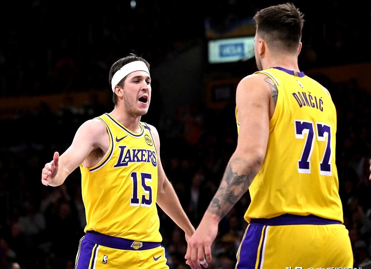 没詹姆斯的湖人，居然把森林狼赛季横扫了。里夫斯下半场独砍29分，全场拿下3