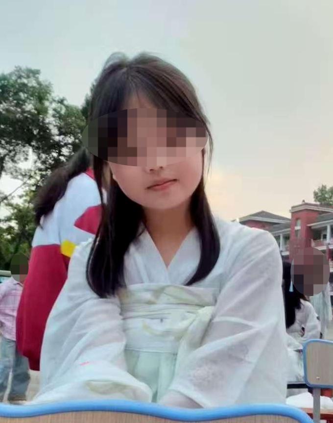 云南这起14岁男生杀害同班女生的案件，着实令人痛心不已。2025年7月6日晚，