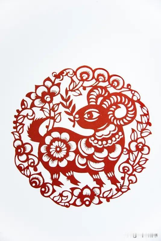 8月下旬，属羊的要转运啦！这半年属羊的过得挺拧巴，上班的功劳常被忽略，做生意的利