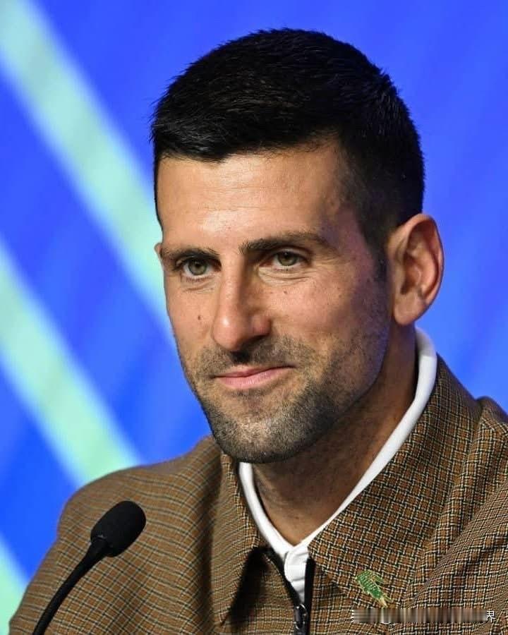 诺瓦克·德约科维奇近日公开表示忠于自己不愿随波逐流：“我不会改变我人生中的任何事