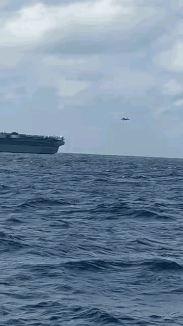 这个是复飞训练还是降落失误？话说歼35复飞时要开加力，但也因此发