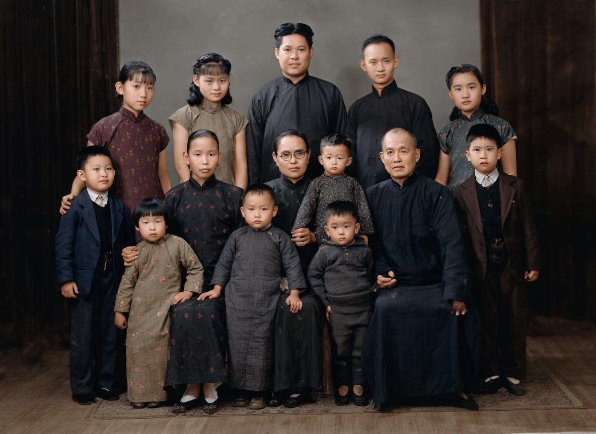 这张全家福，是抗日名将张自忠将军存世最珍贵的私人影像之一，拍摄于1936年前后，