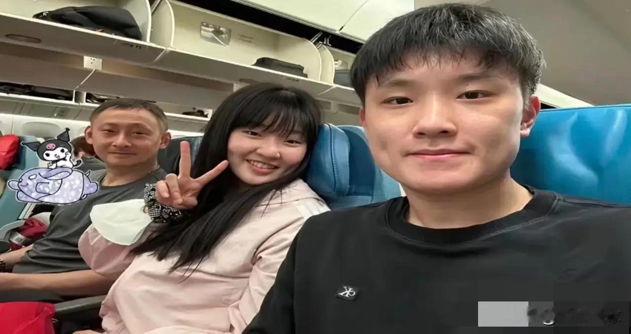 张本宇一家：带着“战胜国乒”愿望回成都了！日乒教练张本宇，带着日乒主力战将张