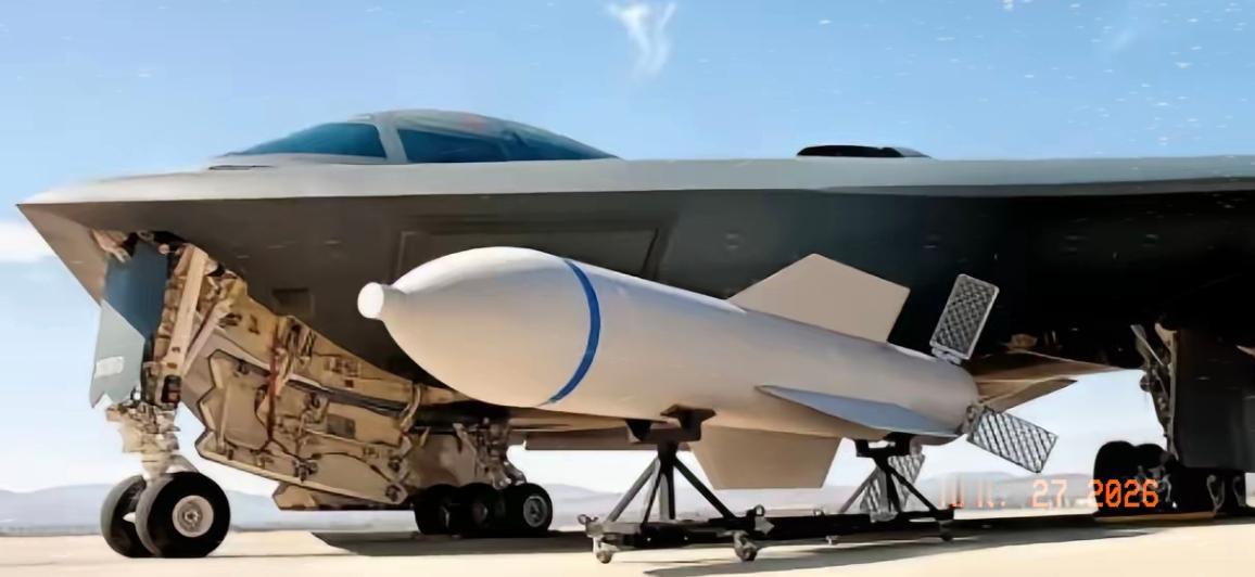 怪不得伊朗的地下工事稳如泰山呢，原来美军发射的巨型钻地弹，出现了大批哑火的现象。