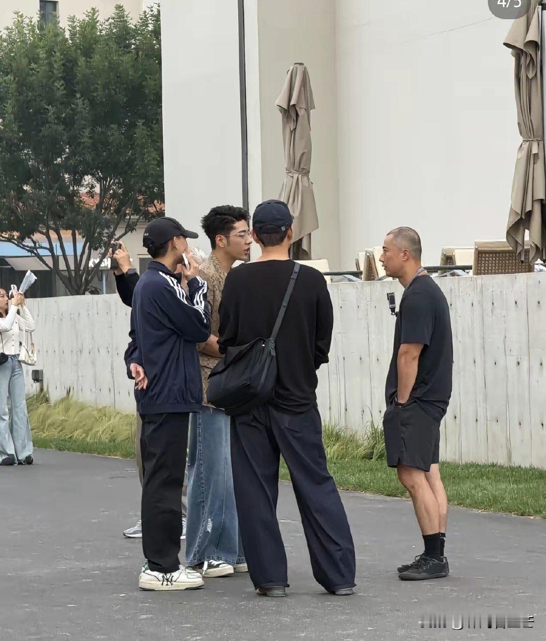 郭涛的儿子真是有团队跟着，还能在各种拍摄中找到自己的赛道。​