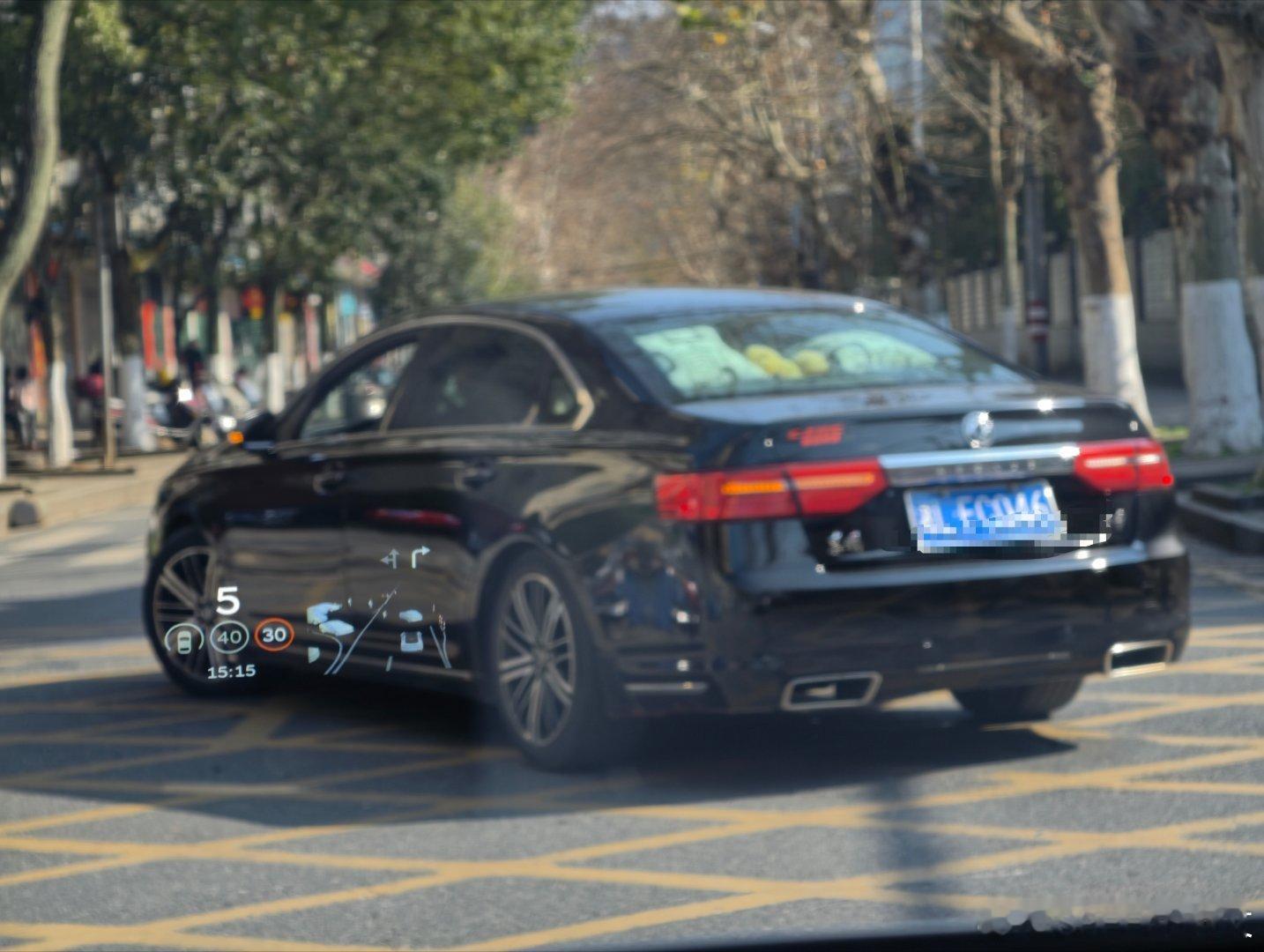 东风还有这么行政的大轿车？看样子有点像法国总统座驾雪铁龙C6考虑到东风和雪铁龙的