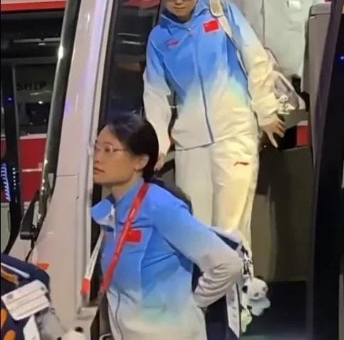 坐了3个多小时的车，就为了住进一艘船？莎莎这回的海景房，看着是真豪华，闻着也是真