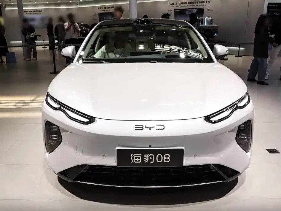 2026款比亚迪海豹08，全新中大型轿跑车型。纯电版搭载800V高压平台+第二代