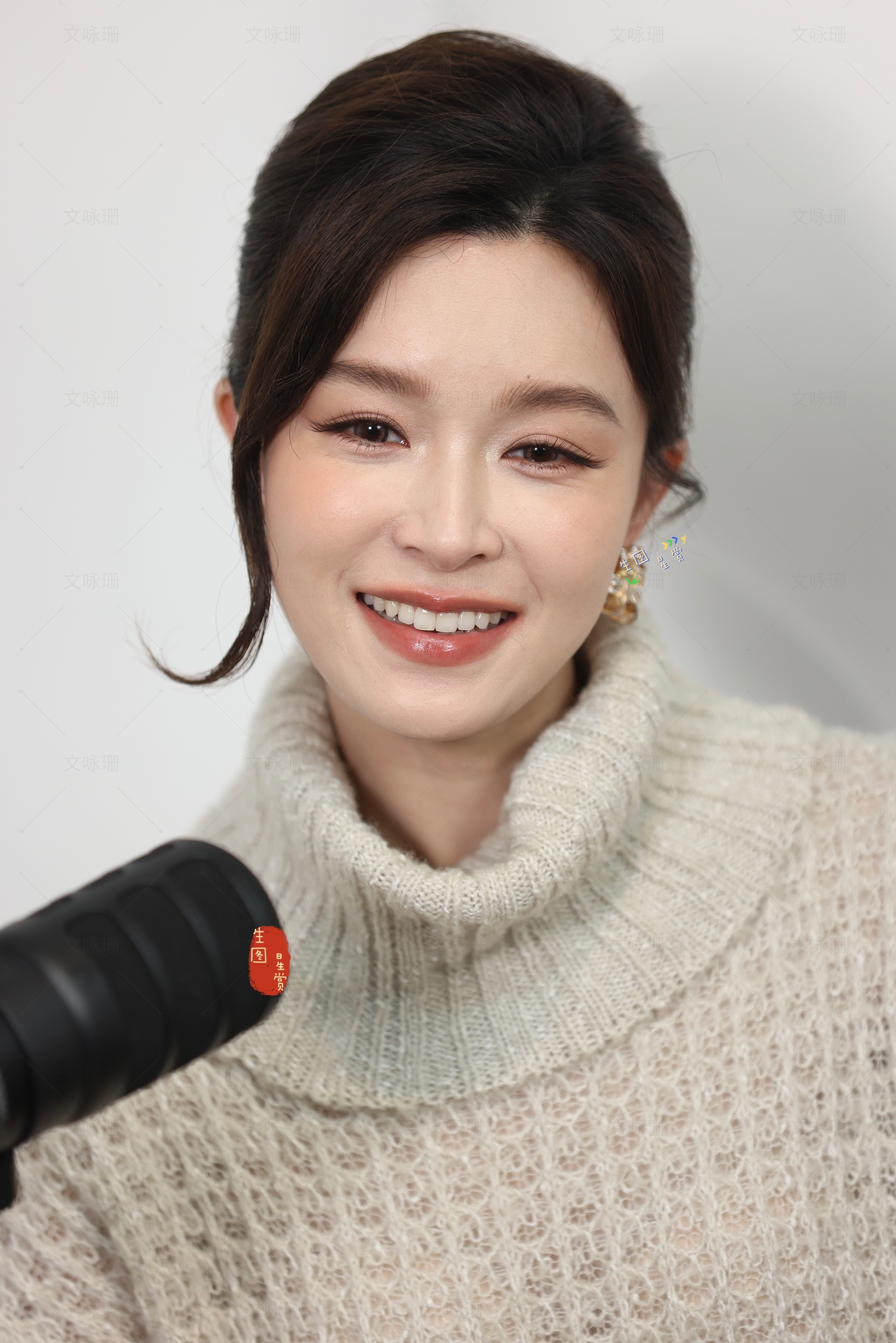 柔美素雅的文咏珊，微笑迷住了💋今日上海品牌活动采访出图