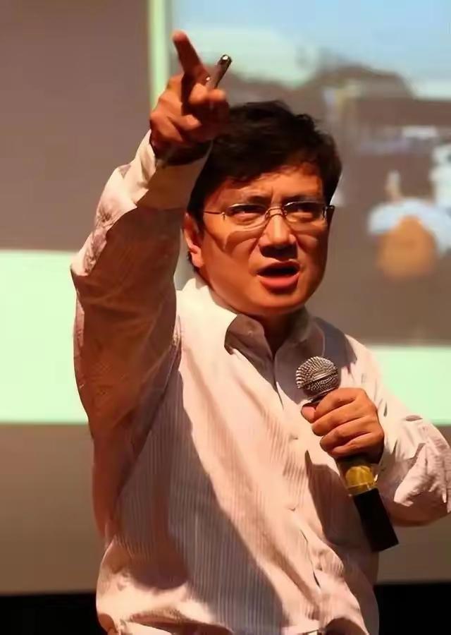 直接摊牌！国防部没有留下任何余地，曾直接把话说透了：谁敢把海马斯火箭炮搬上澎湖和