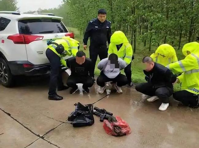 简直无法无天！湖北64岁老人凌晨摸黑赶秋播，竟被人当猎物开枪射杀！左大腿、左胸各