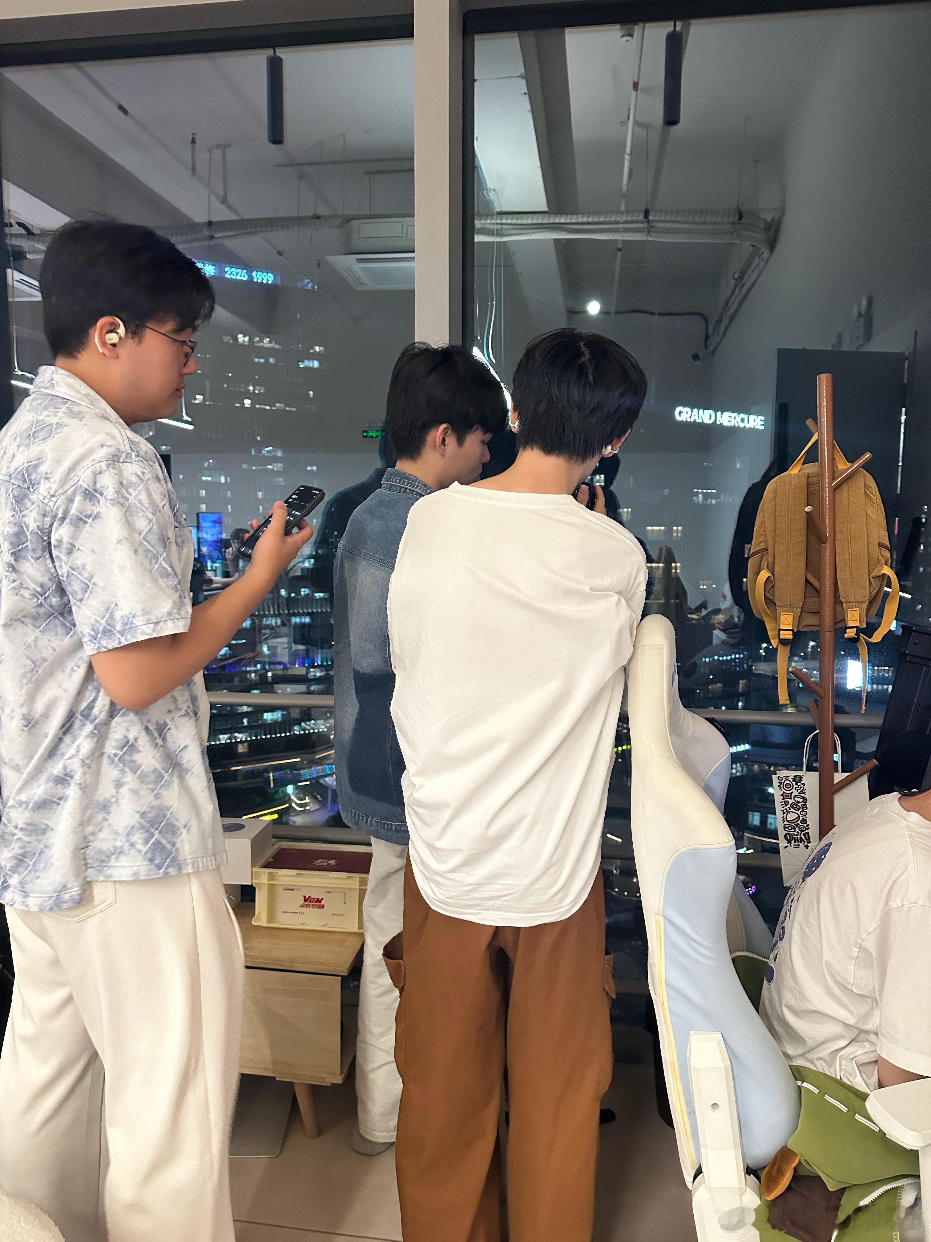 抬头看！今晚有超大月亮🌕2025年度最大超级月亮年度超大月亮来了​​​