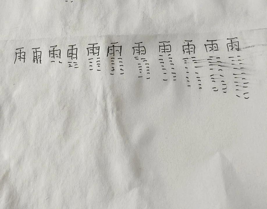 天那么热今天估计有40度了身体周围就像蒸笼地面烫的像煎饼铺子的锅老天也跟