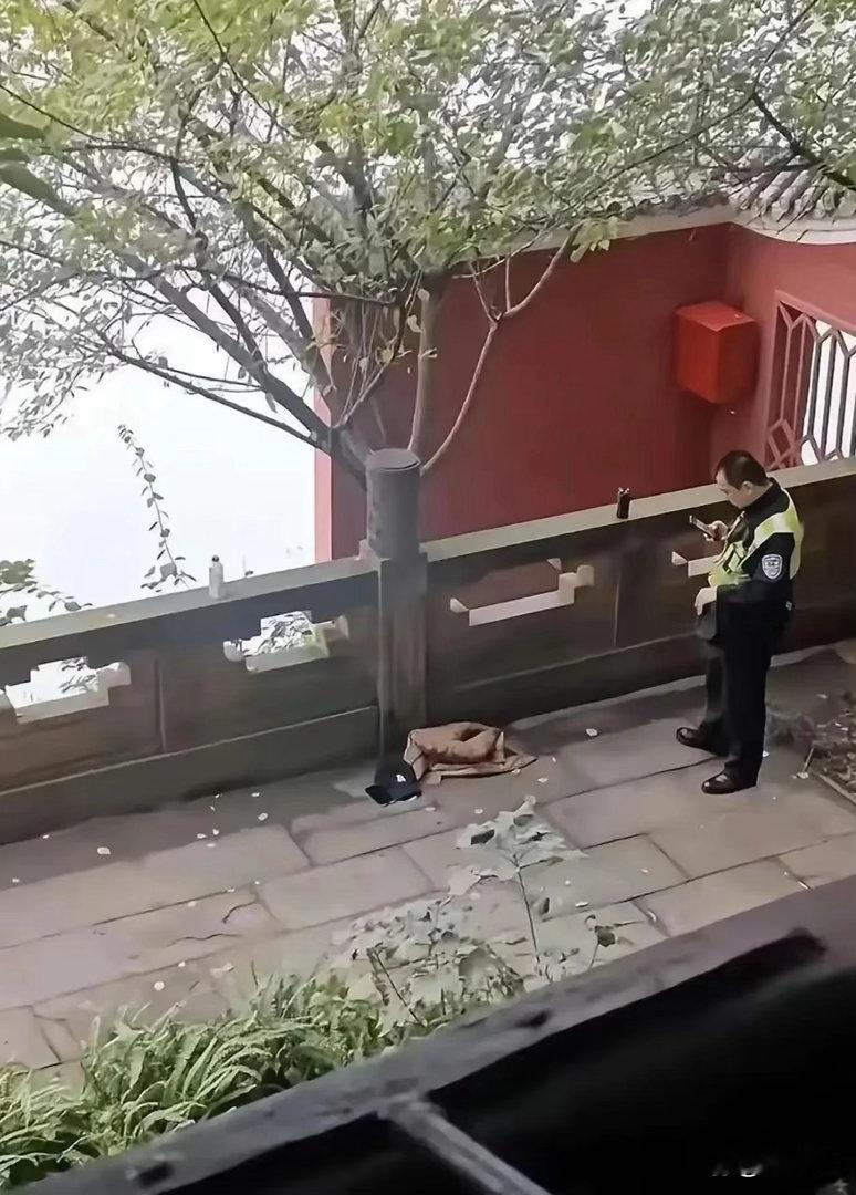现在年轻人压力都挺大啊