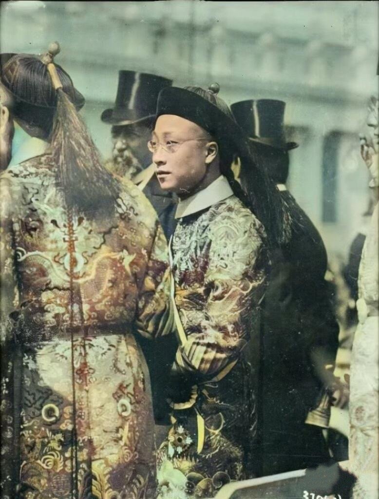 1904年，美国圣路易斯世界博览会上，满清贝子溥伦参会时的照片，也是清廷第一次以