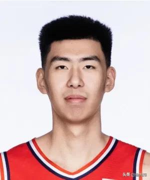 为什么比赛结束之后，徐昕击掌时，一边摇头，一边无视克里斯？因为徐昕觉得第四节中段