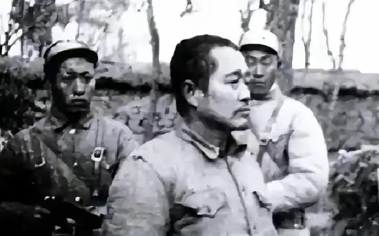 1949年10月，在广州解放前夕，国民党上将刘峙以治病为名，带着三姨太黄佩芬及四