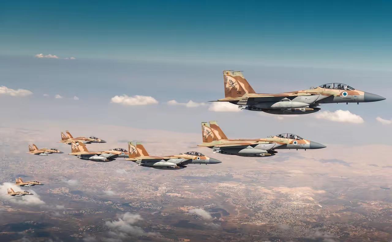 以色列扛不住了？看看以色列空军就知道了，以色列全靠空军轰炸，伊朗打以色列最简单的