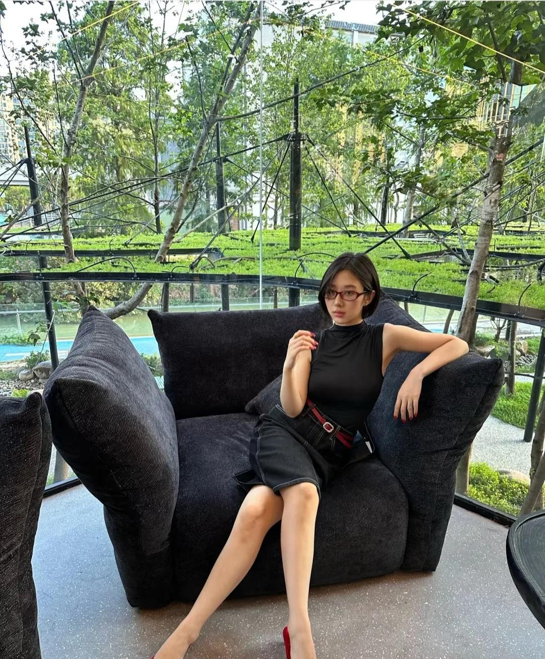 美女一般都是脚好看了，更给颜值加分。