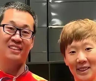 王曼昱一路走来，磕磕绊绊没少受累，好在身边有孙奇教练一直陪着她闯关升级。训练场上
