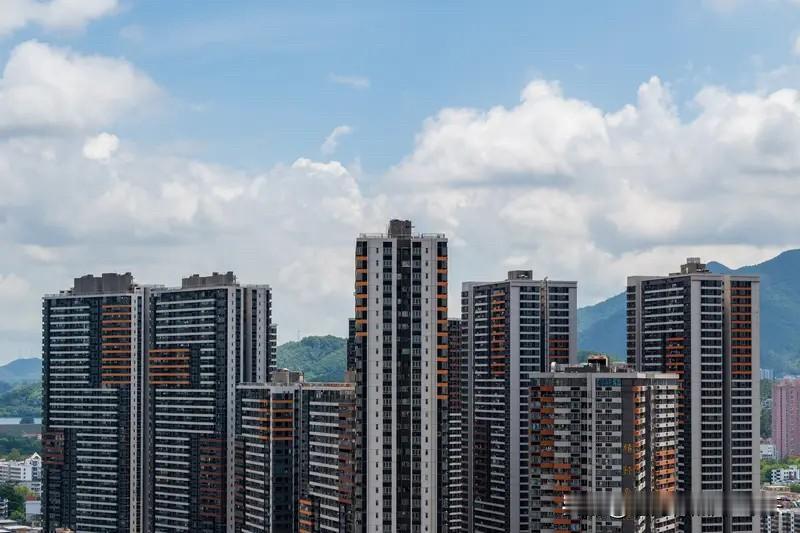 不同于以往的靠政策拉动预期，深圳楼市年后这波回暖行情，更多是出于自发性的修复。