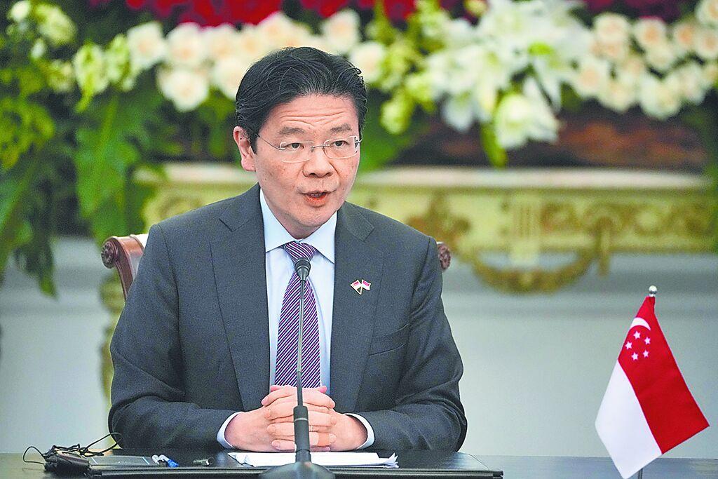 9月8日，新加坡总理兼财政部长黄循财在国会上正式宣布：将正式调整政治职务人员与国