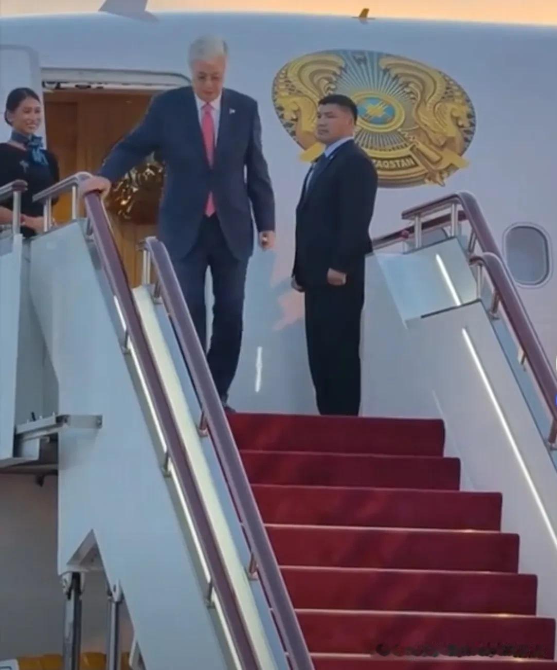 大反转？刚抵达上海的托卡耶夫，曾被曝参拜靖国神社？真相来了！上海，这座东方明