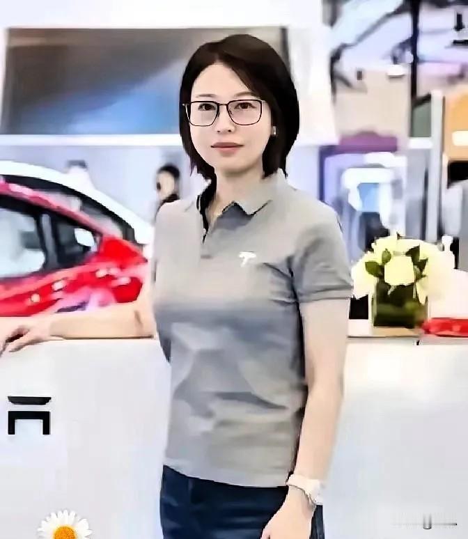 特斯拉女高管被小米挖走，消息一出，有人还在喊“雷总牛逼”，但我看到的，是雷军手里