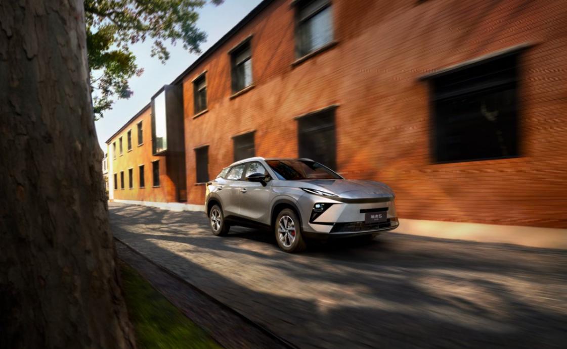 4月8日，奇瑞瑞虎5运动版正式全球上市，定位全球智酷精品SUV，主打好看、聪明、