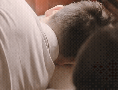 《纯真年代的爱情》15-16集预告：费霓和方穆扬换双人床了，虽然加了楚河汉界，