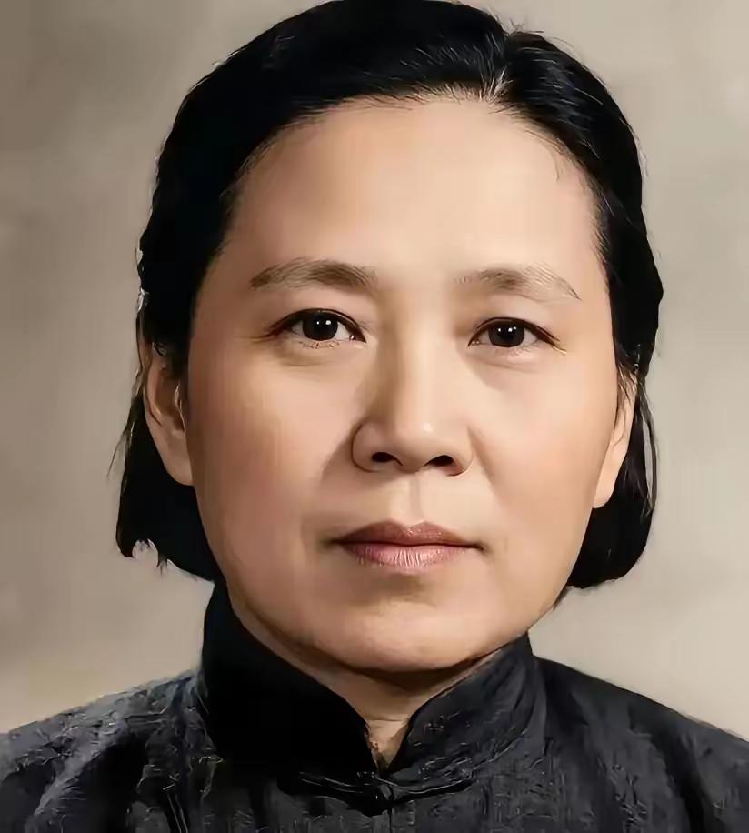新中国成立后的一天，陈赓费尽周折，找到了一名30多岁的女子，紧紧握住女子的手