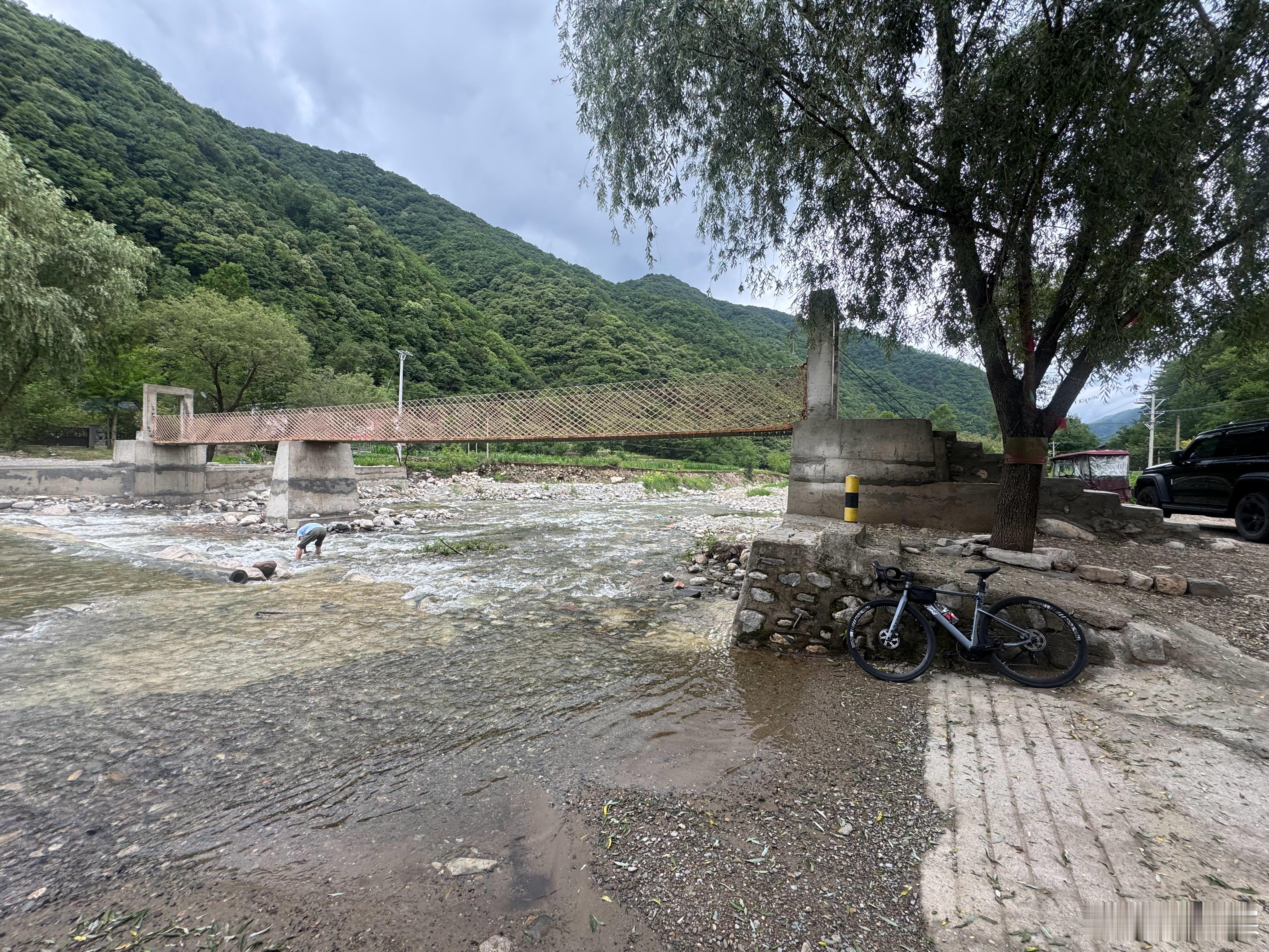 翻山越岭骑行100多公里！在秦岭深处找到一个好地方！​​​