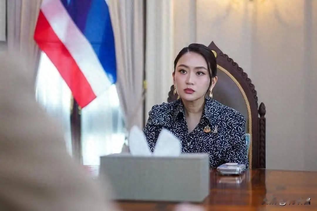 泰国的政坛就是草台班子，谁有钱就能当上泰国总理，他信就是典型的例子，他最早是曼谷