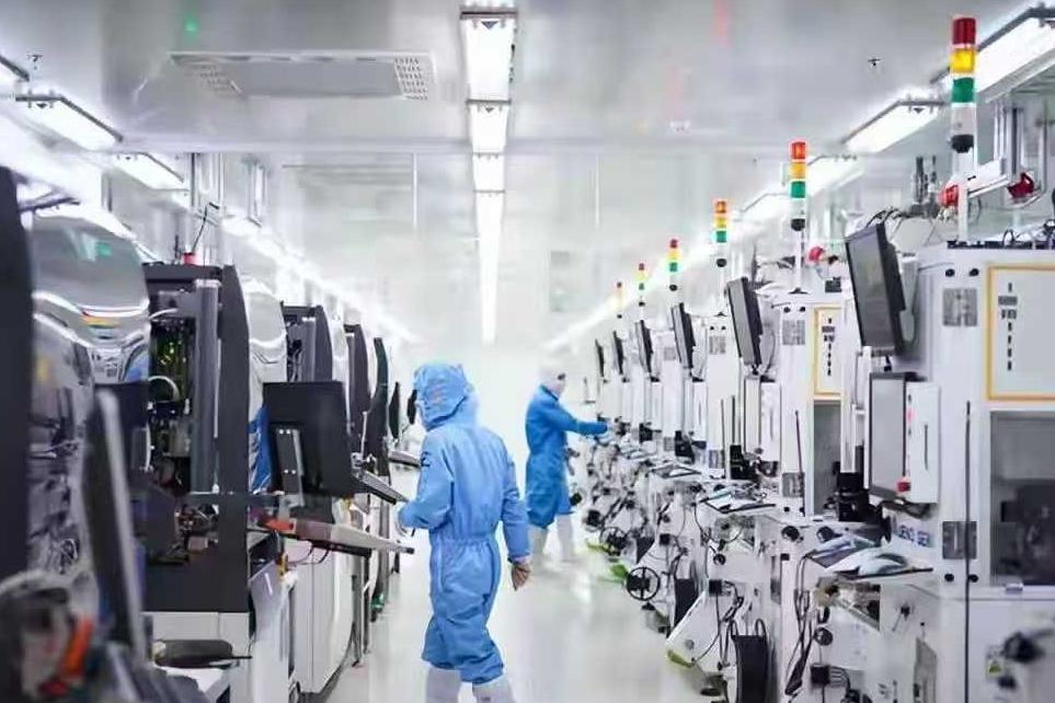 10月21日，德国《明镜周刊》发文:“闻泰收购安世后，未押注荷兰，而是派专家拆解