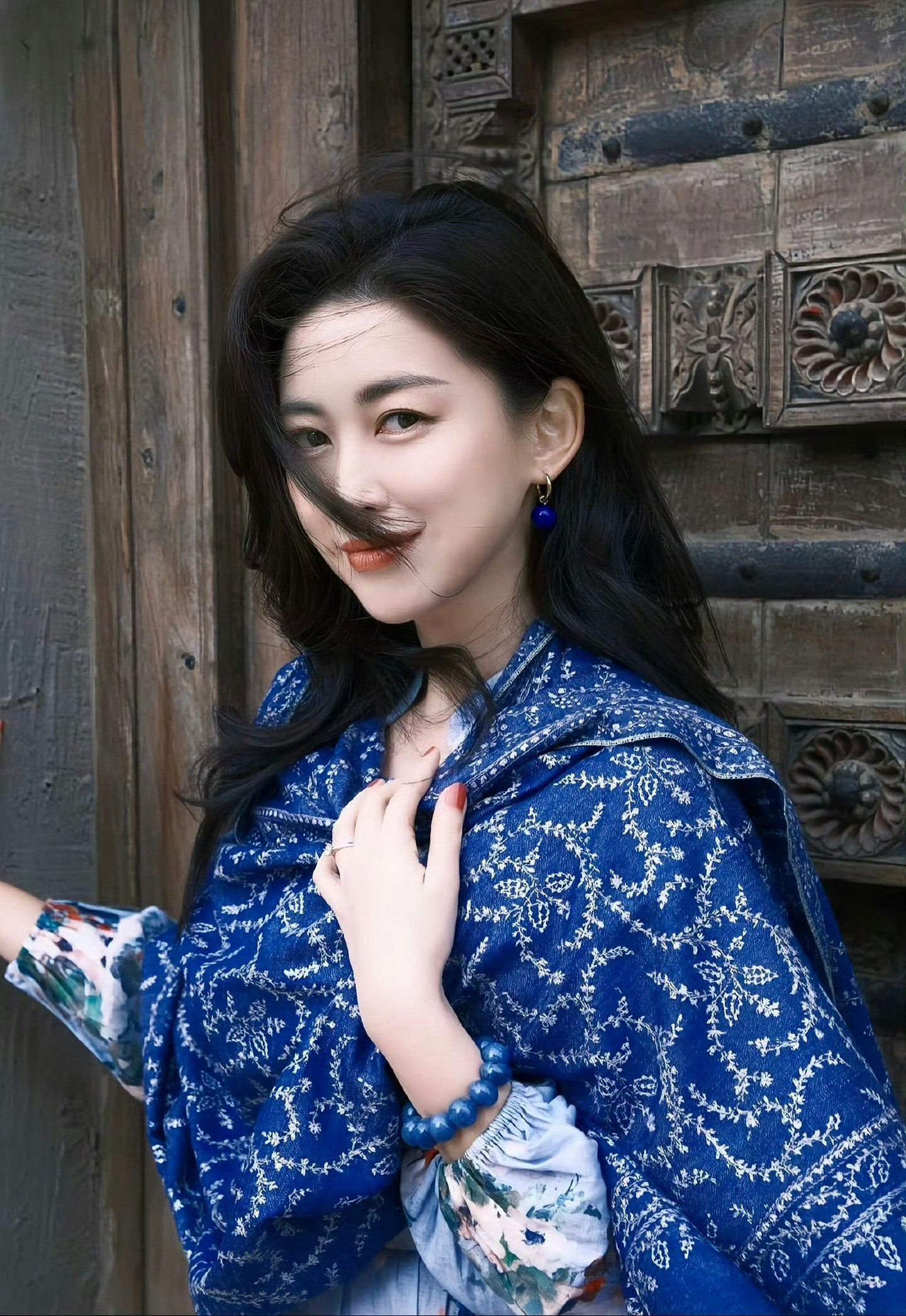 朱珠唯一能掌控宝蓝色的女人….