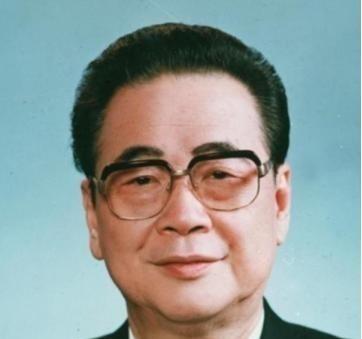 1992年7月，邓颖超因病离世，谁知，邓颖超去世前一日说出的是“李鹏”二字，这背