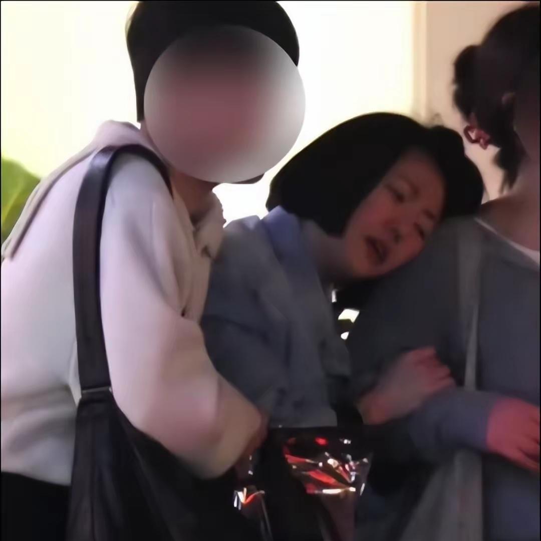 小S许雅钧疑已分居！酒后回黑人家过夜，曝许雅钧和私生子住一起。这也太戳心了！