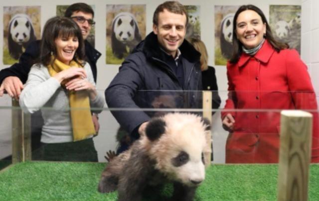 时隔两年半，马克龙再次访华，中方的态度已经不同了。2023年4月那次，中方红毯铺