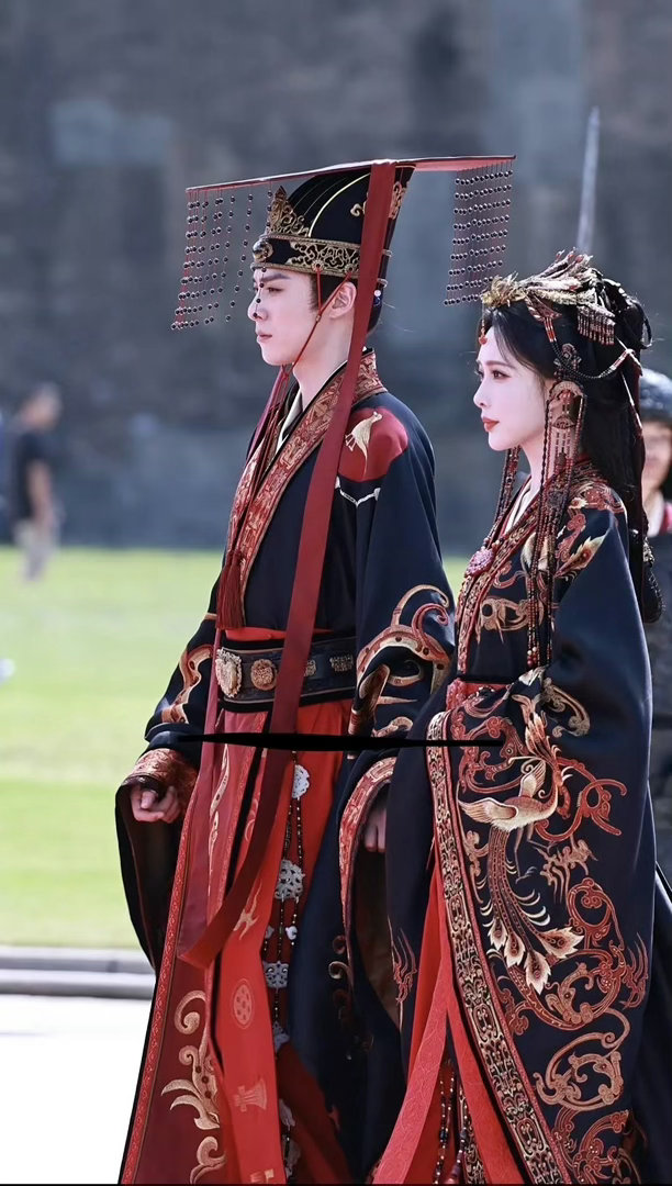 王鹤棣孟子义帝后登基路透孟子义谁懂将门毒后这个画面的含金量啊！王鹤棣孟子义两个