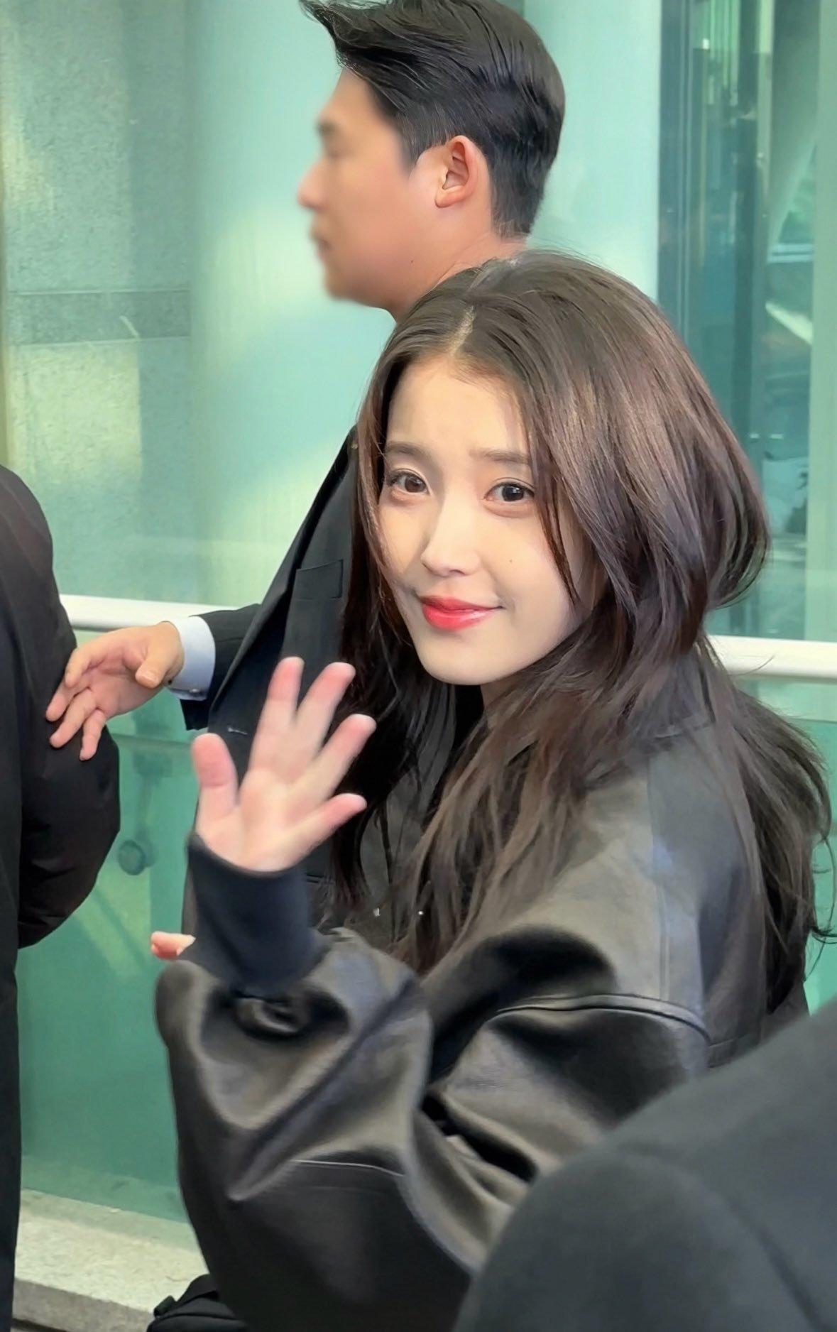 251205IU仁川机场饭拍生图生图来的cr.guba516