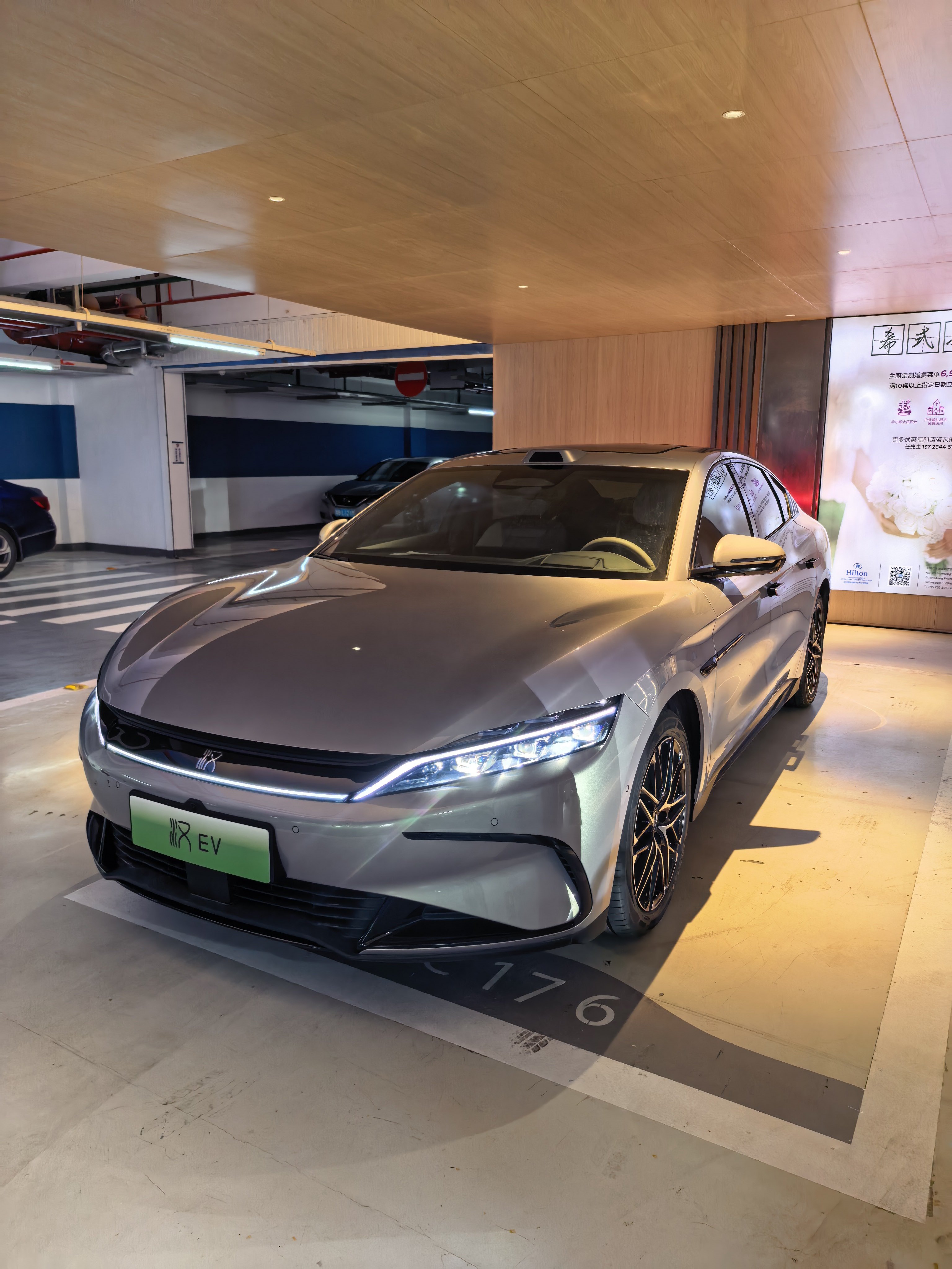 换了一台比亚迪汉开一段时间，这个颜色好看，真的好看。我一直说这个价位买轿车，选汉