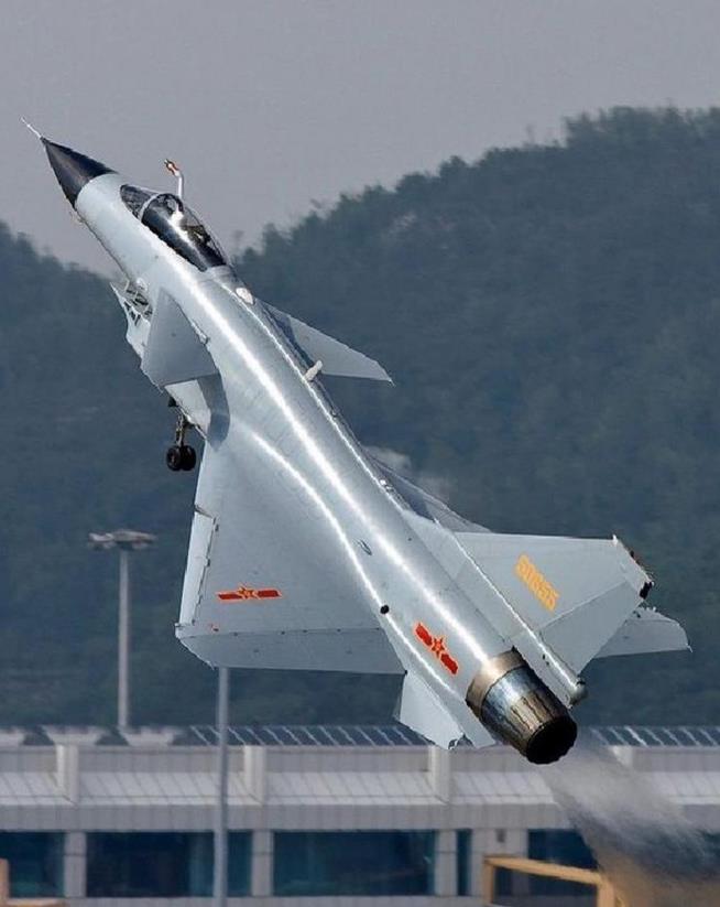 中国的武器那么好为什么卖不出去？这就像歼十战机在印巴空战中取得辉煌战绩，但为何没