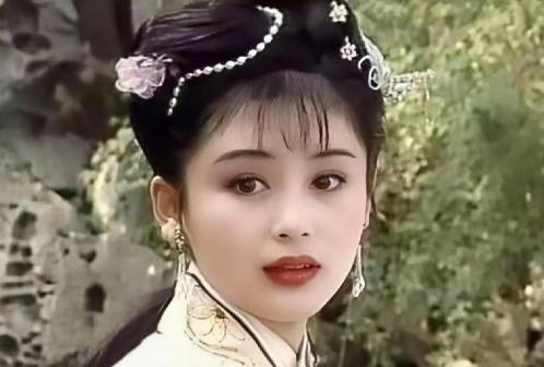 港台90年代四大美李嘉欣：标准浓颜，精致明艳，公认最美港姐。美得规整无短板。