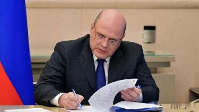 中俄“背靠背”！俄总理访华暗藏三大玄机美俄阿拉斯加会谈刚结束，俄总理米舒斯