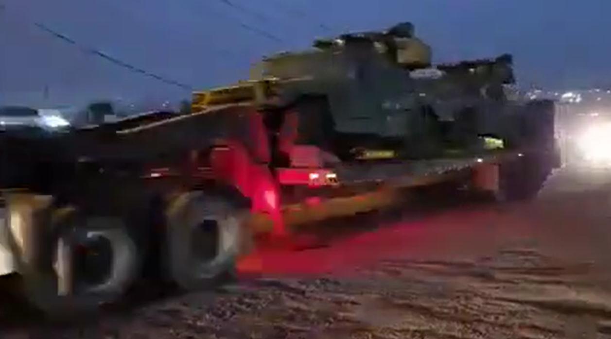 中国防空导弹运抵非洲小国，白宫意识到情况不对劲：这下麻烦了！ 4月9日，“倚