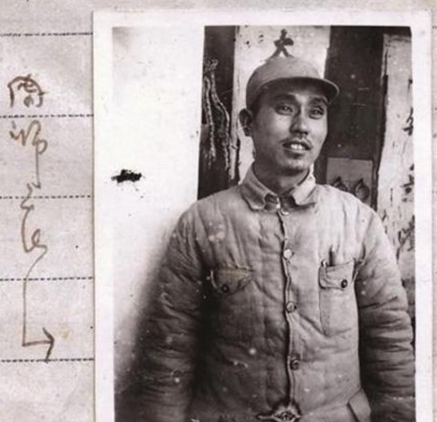 1947年，30岁的解放军师长周志坚，迎娶19岁的女护士，谁知新婚当夜，周志坚却