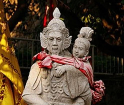 1279年，陆秀夫背起8岁的小皇帝，问道：大势已去，陛下可愿与我跳海殉国？来保我